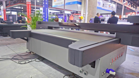 Impressora LED UV de tela plana de precisão para vários materiais